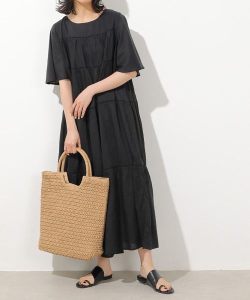 emesuelee(エメスーリー)の「ティアード半袖ワンピース(ワンピース・レディース・ブルー/ブラック/テラコッタ・フリー)」の17枚目の写真