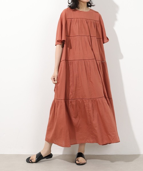 emesuelee(エメスーリー)の「ティアード半袖ワンピース(ワンピース・レディース・ブルー/ブラック/テラコッタ・フリー)」の21枚目の写真