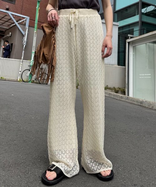 CIAOPANIC TYPY（チャオパニックティピー）の「レース編みニットフレアパンツ（その他パンツ・レディース・キャメル/ブラック/オフホワイト・SMALL/MEDIUM）」の10枚目の写真