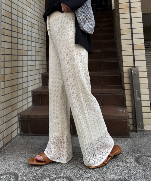 CIAOPANIC TYPY（チャオパニックティピー）の「レース編みニットフレアパンツ（その他パンツ・レディース・キャメル/ブラック/オフホワイト・SMALL/MEDIUM）」の8枚目の写真