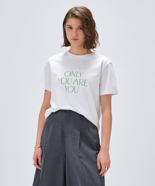 cloenc（クロエンス）の「【手洗い可】ロゴプリントTシャツ（Tシャツ/カットソー・レディース・ベージュ系その他6/ベージュ系その他7/ベージュ系その他4/ホワイト系4/ホワイト系6/ベージュ系9/ベージュ系その他3/ホワイト系3/ベージュ系その他5/ホワイト系5/ホワイト系1/ホワイト系2・02）」の3枚目の写真