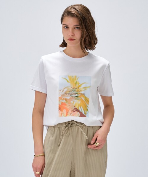 cloenc（クロエンス）の「【手洗い可】ロゴプリントTシャツ（Tシャツ/カットソー・レディース・ベージュ系その他6/ベージュ系その他7/ベージュ系その他4/ホワイト系4/ホワイト系6/ベージュ系9/ベージュ系その他3/ホワイト系3/ベージュ系その他5/ホワイト系5/ホワイト系1/ホワイト系2・02）」の5枚目の写真