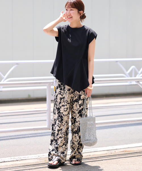 JOURNAL STANDARD relume（ジャーナルスタンダード　レリューム）の「アシンメトリーヘムデザインプルオーバー（Tシャツ/カットソー・レディース・ブラウン/ホワイト/ブラック・FREE）」の4枚目の写真