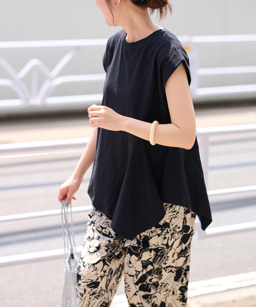 JOURNAL STANDARD relume（ジャーナルスタンダード　レリューム）の「アシンメトリーヘムデザインプルオーバー（Tシャツ/カットソー・レディース・ブラウン/ホワイト/ブラック・FREE）」の9枚目の写真
