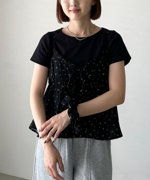 archives（アルシーヴ）の「シュシュ付花柄キャミ×リブＴＯＰＳＳＥＴ（アンサンブル・レディース・オフホワイト/ブラック/ベージュ・MEDIUM）」の3枚目の写真