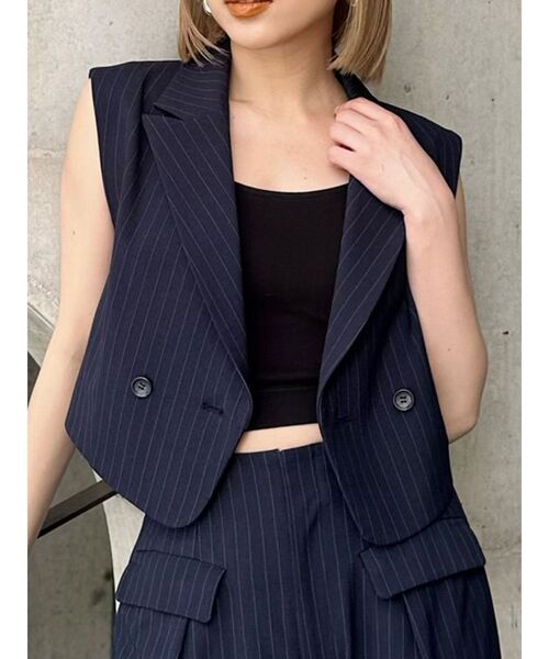 MURUA（ムルーア）の「【セットアップ対応】ショートテーラードジレベスト（ベスト・レディース・ブラック/ネイビー/グレー/モカ・FREE）」の4枚目の写真