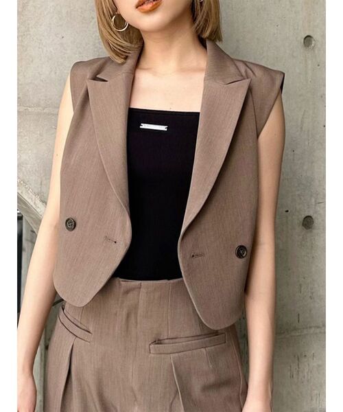 MURUA（ムルーア）の「【セットアップ対応】ショートテーラードジレベスト（ベスト・レディース・ブラック/ネイビー/グレー/モカ・FREE）」の3枚目の写真