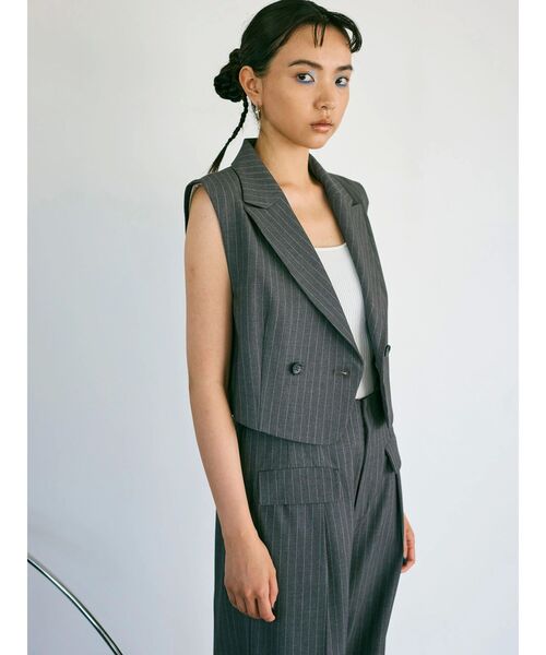 MURUA（ムルーア）の「【セットアップ対応】ショートテーラードジレベスト（ベスト・レディース・ブラック/ネイビー/グレー/モカ・FREE）」の5枚目の写真