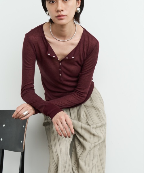 DFFUR.(ディフル)の「【新色登場!】エアリーフィットヘンリーネックT(Tシャツ/カットソー・レディース・ボルドー/グレー/アイボリー/ブラック・FREE)」の14枚目の写真