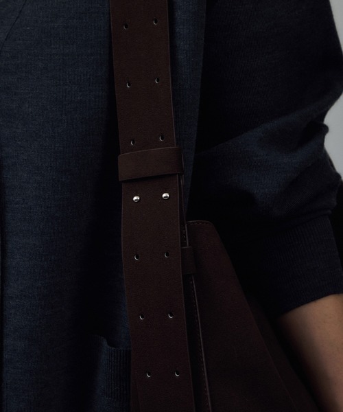 SALON adam et rope'(サロン アダム エ ロペ)の「【W S(ドゥーブル)】Ultrasuede(R)ホーボーバッグ(ショルダーバッグ・レディース・ベージュ/ダークブラウン・FREE)」の3枚目の写真