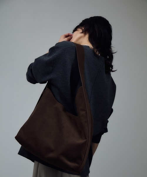 SALON adam et rope'(サロン アダム エ ロペ)の「【W S(ドゥーブル)】Ultrasuede(R)ホーボーバッグ(ショルダーバッグ・レディース・ベージュ/ダークブラウン・FREE)」の21枚目の写真