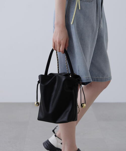 FREE'S MART（フリーズマート）の「ボール巾着バッグ（ショルダーバッグ・レディース・ブラック/ブラウン系その他・ﾌﾘ-）」の3枚目の写真