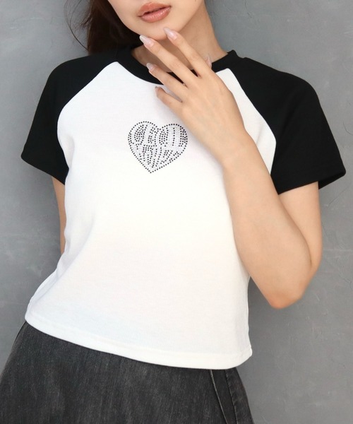 CECIL McBEE（セシルマクビー）の「ラインストーンロゴ　ラグランコンパクトトップス（テーラードジャケット・レディース・オフホワイト/ブラック・MEDIUM/LARGE）」の4枚目の写真