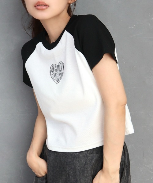 CECIL McBEE（セシルマクビー）の「ラインストーンロゴ　ラグランコンパクトトップス（テーラードジャケット・レディース・オフホワイト/ブラック・MEDIUM/LARGE）」の6枚目の写真