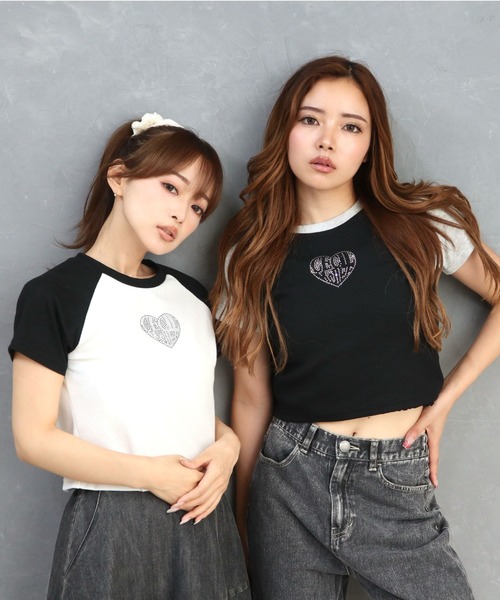 CECIL McBEE（セシルマクビー）の「ラインストーンロゴ　ラグランコンパクトトップス（テーラードジャケット・レディース・オフホワイト/ブラック・MEDIUM/LARGE）」の3枚目の写真