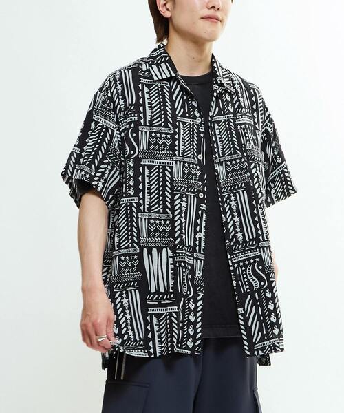 CONVERSE TOKYO（コンバーストウキョウ）の「BLOCK PRINT OVERSIZED SHIRT（シャツ/ブラウス・レディース・ベージュ/ネイビー/サックスブルー・FREE）」の2枚目の写真