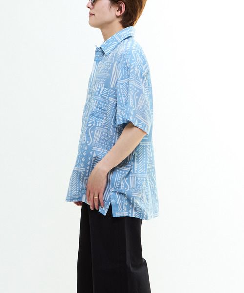 CONVERSE TOKYO（コンバーストウキョウ）の「BLOCK PRINT OVERSIZED SHIRT（シャツ/ブラウス・レディース・ベージュ/ネイビー/サックスブルー・FREE）」の11枚目の写真