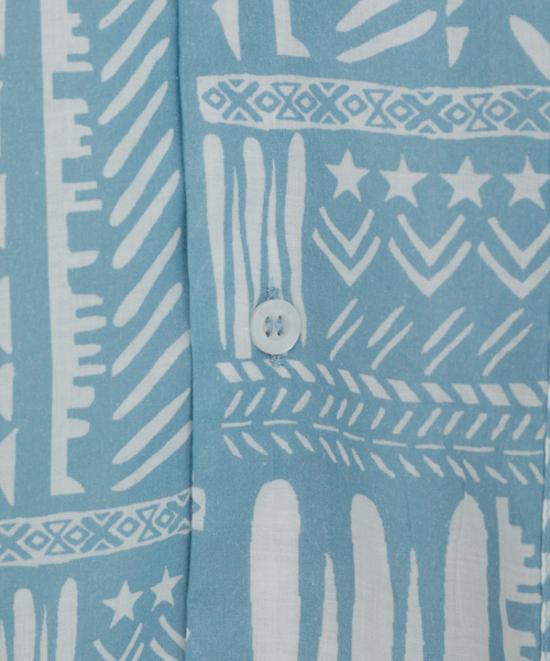 CONVERSE TOKYO（コンバーストウキョウ）の「BLOCK PRINT OVERSIZED SHIRT（シャツ/ブラウス・レディース・ベージュ/ネイビー/サックスブルー・FREE）」の17枚目の写真