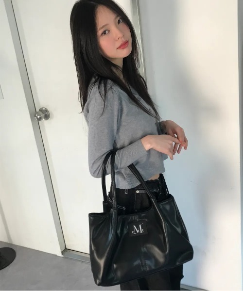 MUCENT（ムセント）の「【日本未発売/WEB限定】MUCENT(ムセント)/ロゴパッチ ショルダー トートバッグ/PEE MIDDLE STITCH LEATHER TOTE BAG（トートバッグ・レディース・ブラック・FREE）」の4枚目の写真