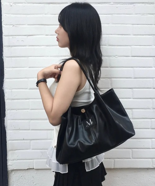 MUCENT（ムセント）の「【日本未発売/WEB限定】MUCENT(ムセント)/ロゴパッチ ショルダー トートバッグ/PEE MIDDLE STITCH LEATHER TOTE BAG（トートバッグ・レディース・ブラック・FREE）」の7枚目の写真