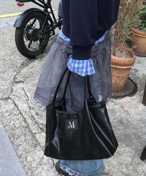 MUCENT（ムセント）の「【日本未発売/WEB限定】MUCENT(ムセント)/ロゴパッチ ショルダー トートバッグ/PEE MIDDLE STITCH LEATHER TOTE BAG（トートバッグ・レディース・ブラック・FREE）」の6枚目の写真