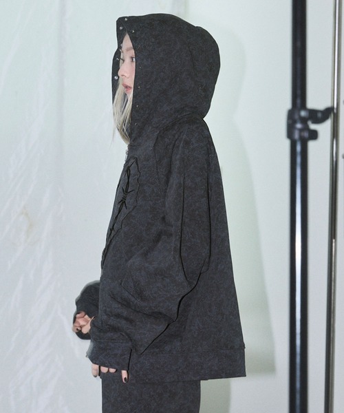 Heart Stitch Studded Hoodie / ハートステッチ スタッズフーディ 