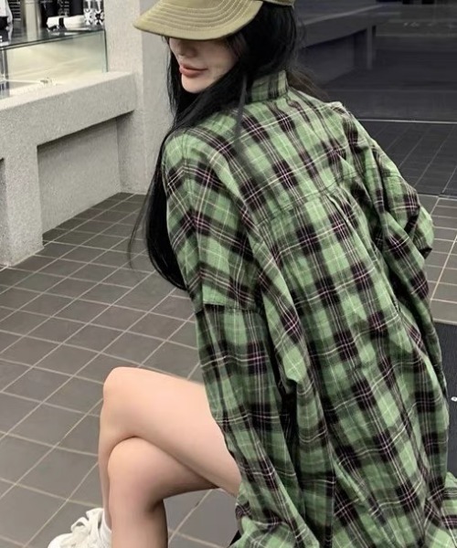 Sibra（シブラ）の「ゆるっと羽織れる、選べる3柄チェックシャツ（シャツ/ブラウス・レディース・グリーン/ブルー・M）」の3枚目の写真