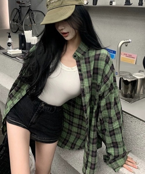 Sibra（シブラ）の「ゆるっと羽織れる、選べる3柄チェックシャツ（シャツ/ブラウス・レディース・グリーン/ブルー・M）」の5枚目の写真