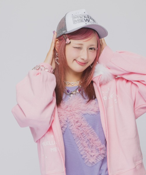 INTER FACTORY(インターファクトリー)の「MUELLIE MEW - 刺繍ロゴキャップ -(キャップ・レディース・グレー/ピンク・FREE)」の5枚目の写真