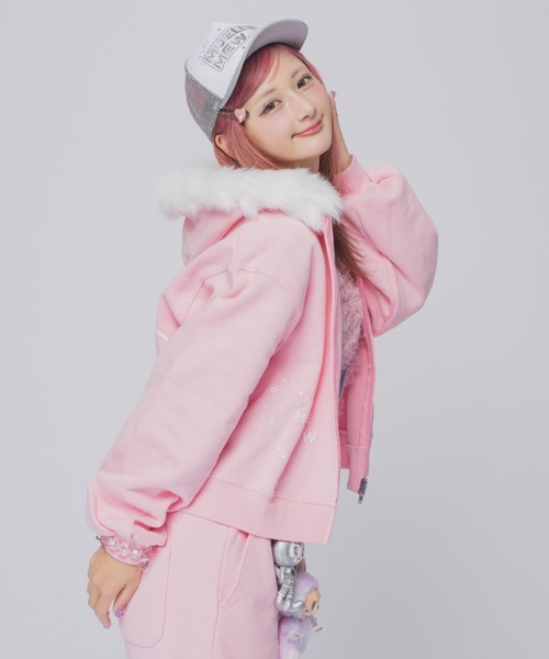 INTER FACTORY(インターファクトリー)の「MUELLIE MEW - 刺繍ロゴキャップ -(キャップ・レディース・グレー/ピンク・FREE)」の4枚目の写真
