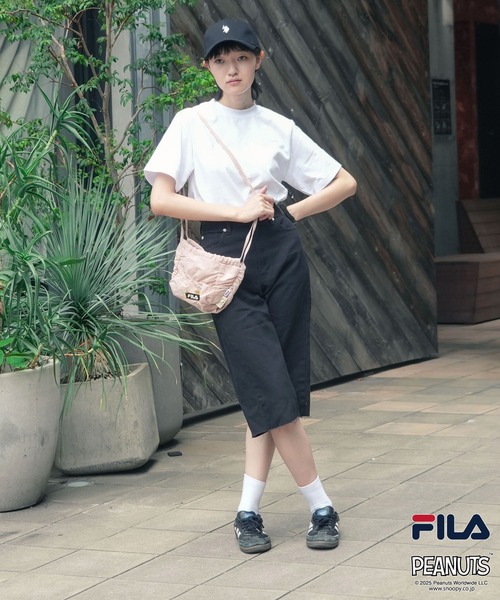 FILA(フィラ)の「【FILA/フィラ × PEANUTS/ピーナッツ】クシュクシュ ミニショルダーバッグ(ショルダーバッグ・レディース・ブラック/オフホワイト/ピンク・FREE)」の15枚目の写真