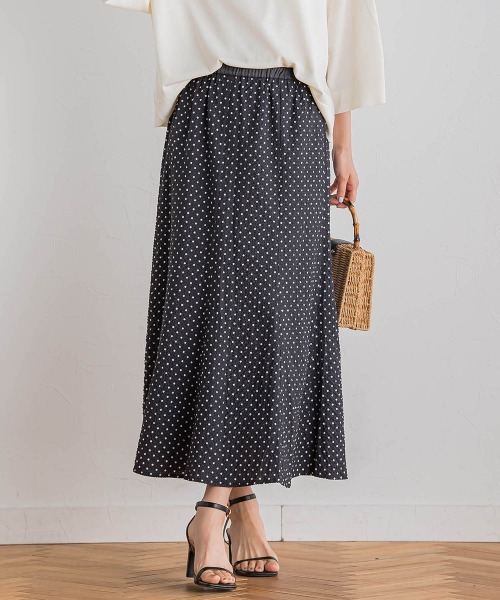 Droite lautreamont(ドロワットロートレアモン)の「【WEB限定】サッカードットプリントスカート≪手洗い可能≫(スカート・レディース・ブラック/オフホワイト・M)」の2枚目の写真