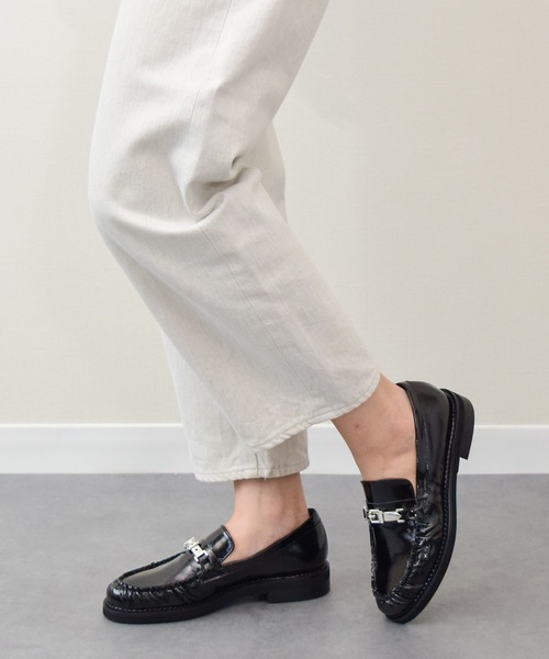 inter-chaussures(インターショシュール)の「【INTER-CHAUSSURES】ラウンドトウメタルベルトローファー(I51613)(ローファー・レディース・ブラック系その他/グレー系その他・37/36)」の5枚目の写真