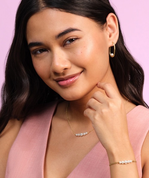 OLIVIA BURTON(オリビアバートン)の「「OLIVIA BURTON/オリビアバートン」クラシック - パール&ビーズ パール ゴールド フープ ピアス(ピアス(両耳用)・レディース・ゴールド・ONE SIZE)」の8枚目の写真