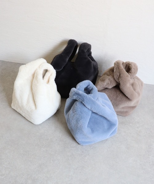 T・S・L（ティーエスエル）の「エコファーショッパーバッグ（トートバッグ・レディース・ホワイト/チャコールグレー/グレイッシュベージュ/サックスブルー/イエロー/ピンク・FREE）」の4枚目の写真