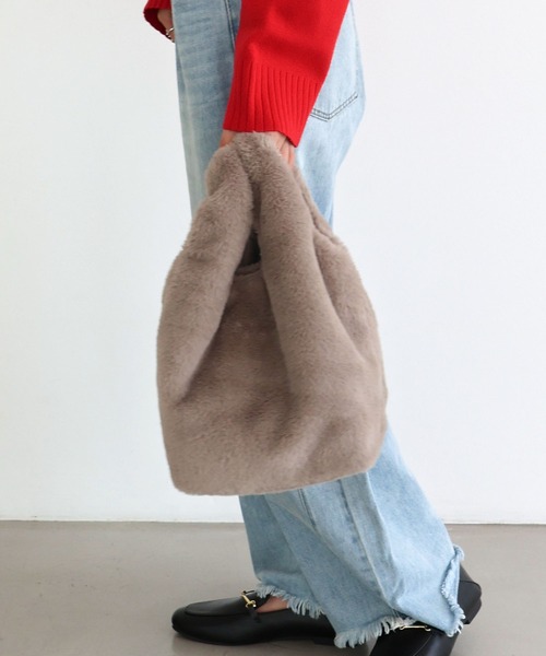 T・S・L（ティーエスエル）の「エコファーショッパーバッグ（トートバッグ・レディース・ホワイト/チャコールグレー/グレイッシュベージュ/サックスブルー/イエロー/ピンク・FREE）」の3枚目の写真