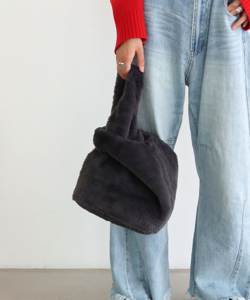 T・S・L（ティーエスエル）の「エコファーショッパーバッグ（トートバッグ・レディース・ホワイト/チャコールグレー/グレイッシュベージュ/サックスブルー/イエロー/ピンク・FREE）」の11枚目の写真