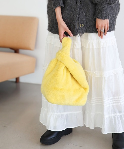 T・S・L（ティーエスエル）の「エコファーショッパーバッグ（トートバッグ・レディース・ホワイト/チャコールグレー/グレイッシュベージュ/サックスブルー/イエロー/ピンク・FREE）」の18枚目の写真