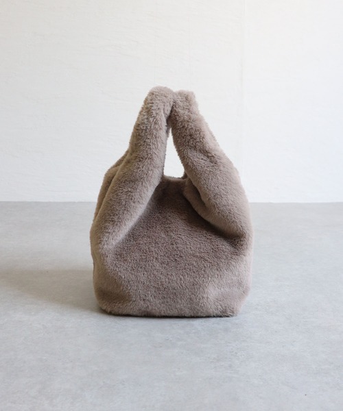 T・S・L（ティーエスエル）の「エコファーショッパーバッグ（トートバッグ・レディース・ホワイト/チャコールグレー/グレイッシュベージュ/サックスブルー/イエロー/ピンク・FREE）」の21枚目の写真