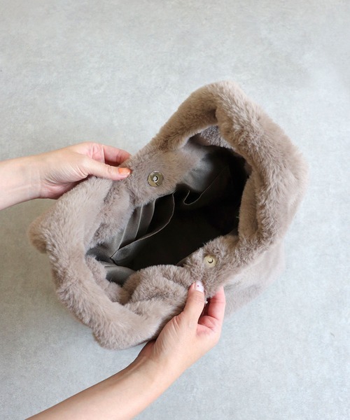 T・S・L（ティーエスエル）の「エコファーショッパーバッグ（トートバッグ・レディース・ホワイト/チャコールグレー/グレイッシュベージュ/サックスブルー/イエロー/ピンク・FREE）」の22枚目の写真