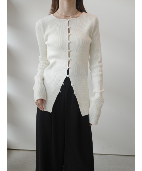 amel（エイメル）の「ボタンラインニットカーディガン / アイボリー（ニット/セーター・レディース・アイボリー・FREE）」の2枚目の写真