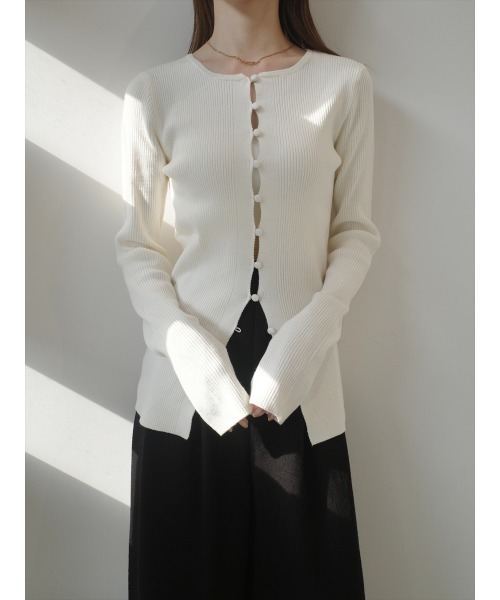amel（エイメル）の「ボタンラインニットカーディガン / アイボリー（ニット/セーター・レディース・アイボリー・FREE）」の6枚目の写真