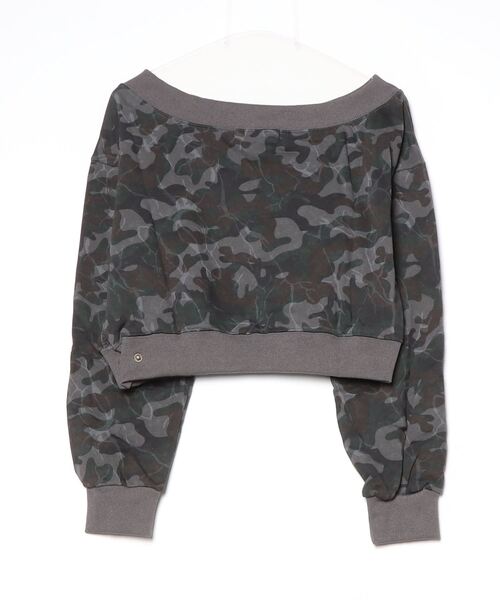 .KOM(ドットコム)の「A'GEM/9 × .kom 『.KOM/ドットケーオーエム』 Y2K Camouflage Off-Shoulder Sweatshirt/Y2K カモフラージュ オフショルダースウェット(スウェット・レディース・グリーン/グレー・FREE)」の17枚目の写真