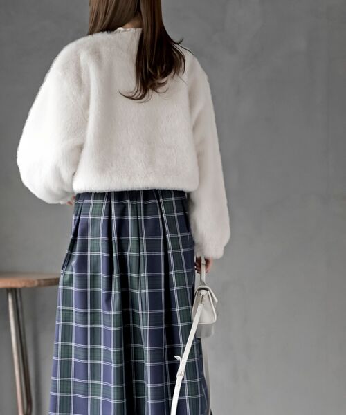 rps（アールピーエス）の「リボン釦フェイクファージャケット（ノーカラージャケット・レディース・アイボリー/ライトグレー/チャコールグレー・フリー）」の6枚目の写真