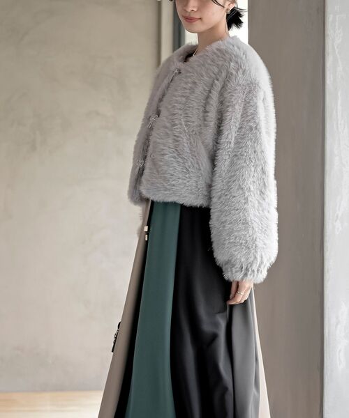 rps（アールピーエス）の「リボン釦フェイクファージャケット（ノーカラージャケット・レディース・アイボリー/ライトグレー/チャコールグレー・フリー）」の13枚目の写真