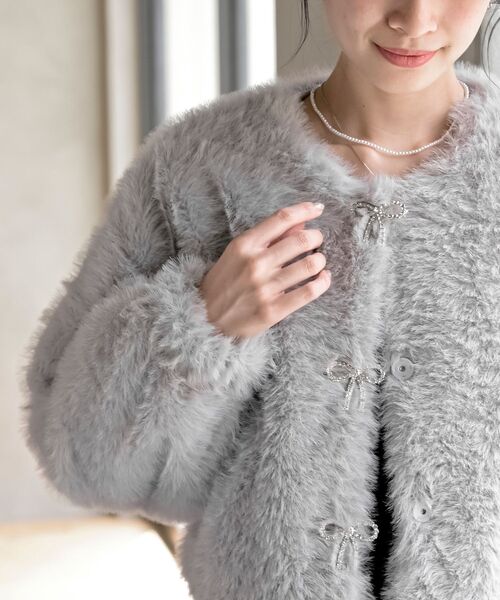 rps（アールピーエス）の「リボン釦フェイクファージャケット（ノーカラージャケット・レディース・アイボリー/ライトグレー/チャコールグレー・フリー）」の16枚目の写真