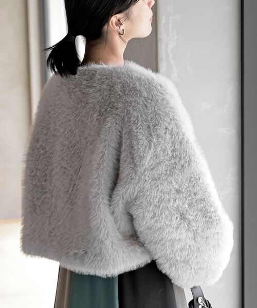 rps（アールピーエス）の「リボン釦フェイクファージャケット（ノーカラージャケット・レディース・アイボリー/ライトグレー/チャコールグレー・フリー）」の18枚目の写真