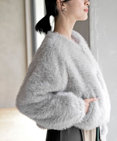 rps（アールピーエス）の「リボン釦フェイクファージャケット（ノーカラージャケット・レディース・アイボリー/ライトグレー/チャコールグレー・フリー）」の19枚目の写真