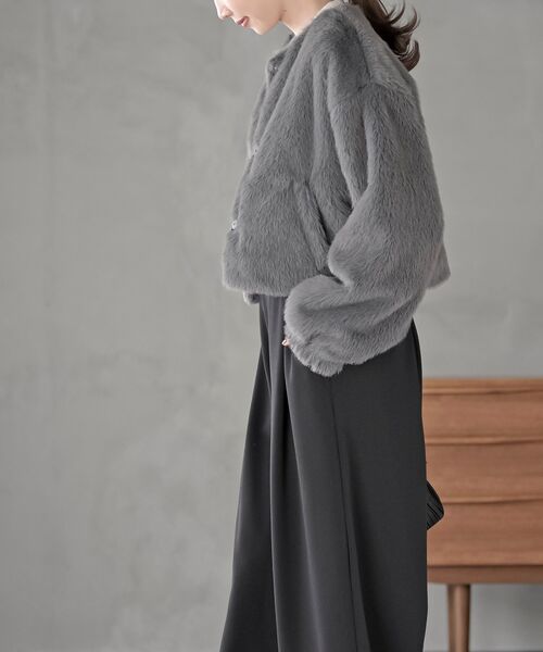 rps（アールピーエス）の「リボン釦フェイクファージャケット（ノーカラージャケット・レディース・アイボリー/ライトグレー/チャコールグレー・フリー）」の21枚目の写真