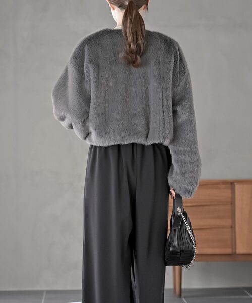 rps（アールピーエス）の「リボン釦フェイクファージャケット（ノーカラージャケット・レディース・アイボリー/ライトグレー/チャコールグレー・フリー）」の22枚目の写真